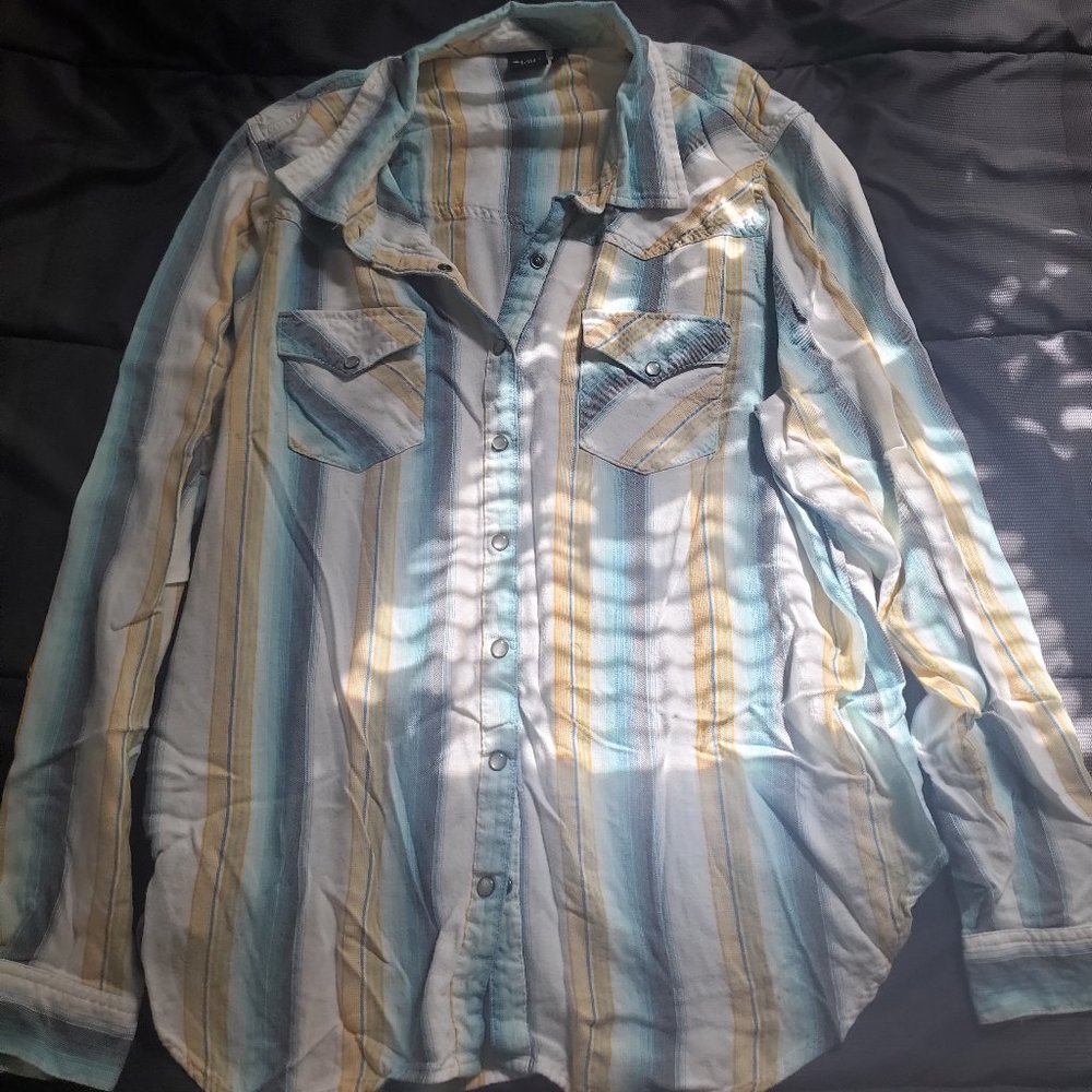 Men XXL snap front shirt